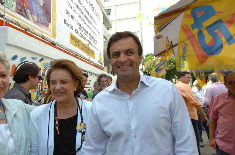 Acio, ao lado da me Ins Maria, durante as eleies de 2006