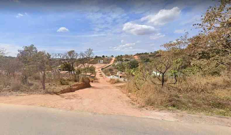 Entrada do bairro em que foi encontrado homem morto pelo prprio namorado