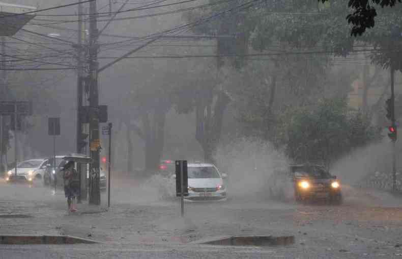 Em quatro horas, choveu cerca de 86% do que era esperado em todo o ms(foto: Leandro Couri/EM/DA Press)