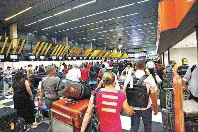 Movimentao no Aeroporto de Congonhas era intensa ontem, mas menos catica que no sbado(foto: RENATO S. CERQUEIRA/FUTURA PRESS/AE )