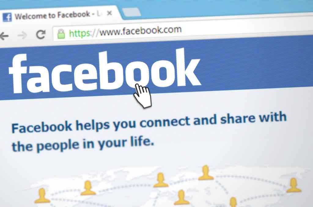 Saúde, política e religião retirados da segmentação de anúncios do Facebook