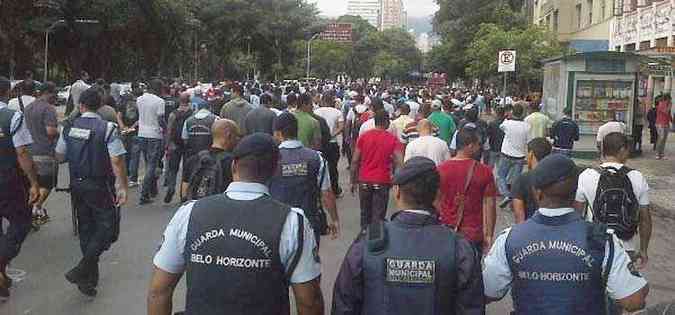 Guardas municipais caminharam na Avenida Afonso Pena(foto: Sindibel/Divulgao)