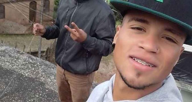Perícia feita no veículo em que o jovem estava não localizou arma de fogo. Segundo a família, o rapaz ia para um show(foto: Reprodução/Facebook) Perícia feita no veículo em que o jovem estava não localizou arma de fogo. Segundo a família, o rapaz ia para um show(foto: Reprodução/Facebook)