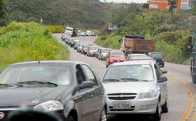 O trnsito ficou praticamente parada na chegada  Belo Horizonte(foto: Beto Novaes/EM/D.A.Press)