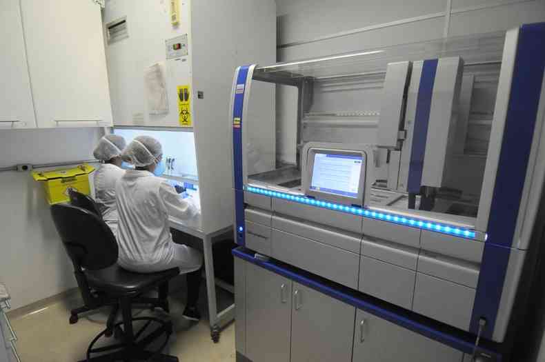 Laboratrio da Funed, onde so realizados exames para detectar a COVID-19 em Minas: at o momento, estado realizou 20.985 testes(foto: Tlio Santos/EM/D.A Press - 12/3/20)