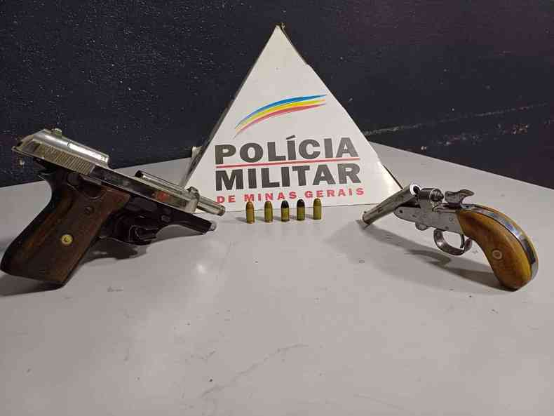 Armas foram apreendidas durante investigao da Polcia  procura dos suspeitos