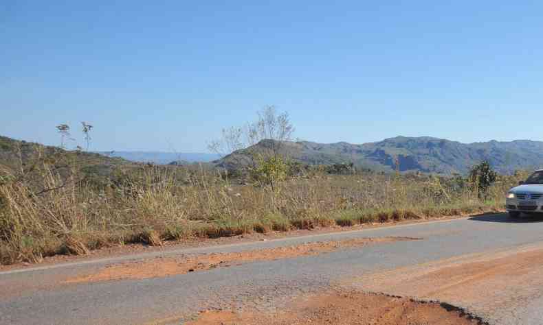 Imagem de um trecho da MG-010, na regio da Serra do Cip