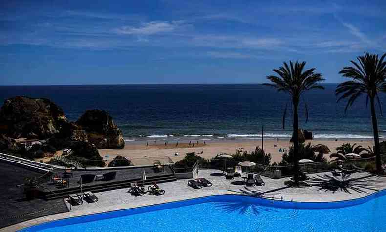 Hotel em Portimo, na Regio do Algarve, no Sul de Portugal: brasileiros podero voltar ao pas europeu(foto: Patrcia de Melo Moreira/AFP)