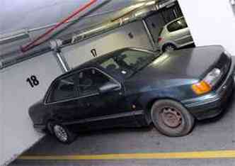 Laszlo viveu tranquilamente e tem em sua garagem um Ford Scorpio(foto: AFP PHOTO / ATTILA KISBENEDEK )