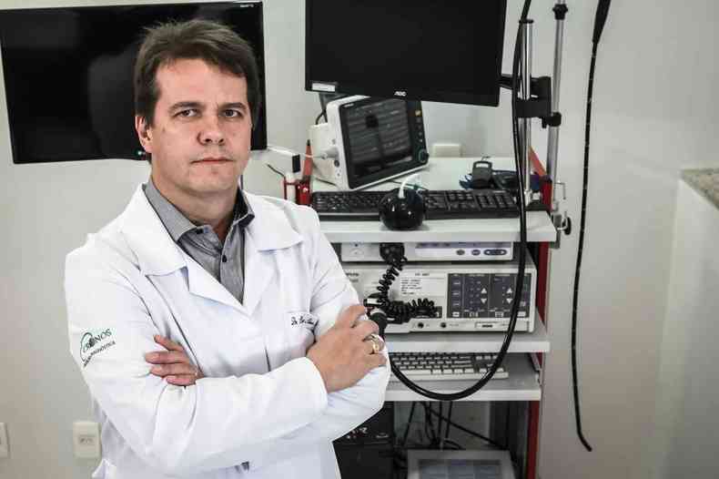 Mauro Jacome - mdico especialista em endoscopia, cirurgia e gastroenterologia e diretor da Cronos Endoscopia