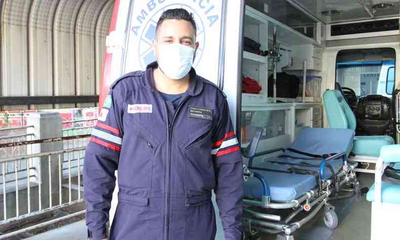 Thiago Santana Evangelista, de 35 anos, que opera ambulncias para a Santa Casa de Misericrdia, Hospital das Clnicas, Ipsemg, Hospital Militar e Unimed(foto: Edsio Ferreira/EM/D.A Press )