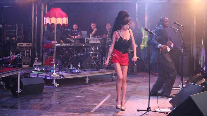 Amy Winehouse alcanou rapidamente a fama(foto: BBC)