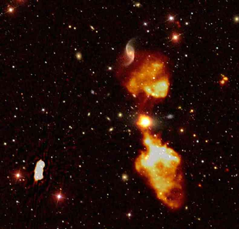 Buracos negros so corpos celestes que tm uma massa extremamente importante em um volume muito pequeno 
