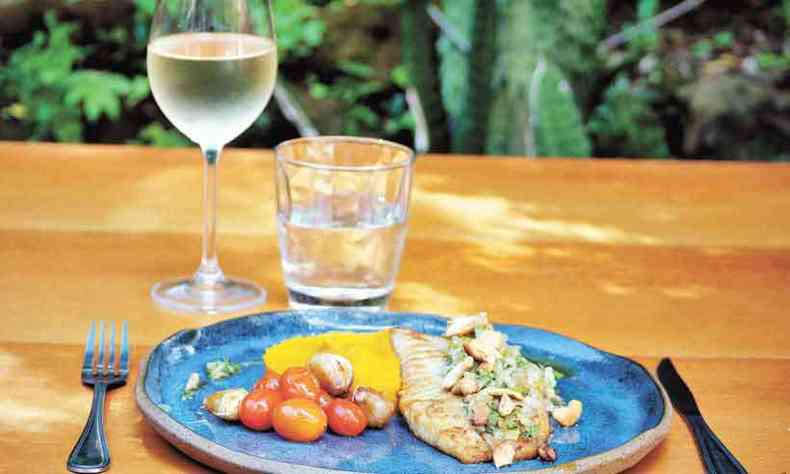 Tilpia grelhada na manteiga aromatizada, mousseline de moranga defumada e tomatinhos confitados(foto: Andr Frade/Divulgao)