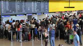 No ano passado, 9,1 milhes de passageiros passaram pelo aeroporto de Confins (foto: Paulo Filgueiras/EM/D.A Press)