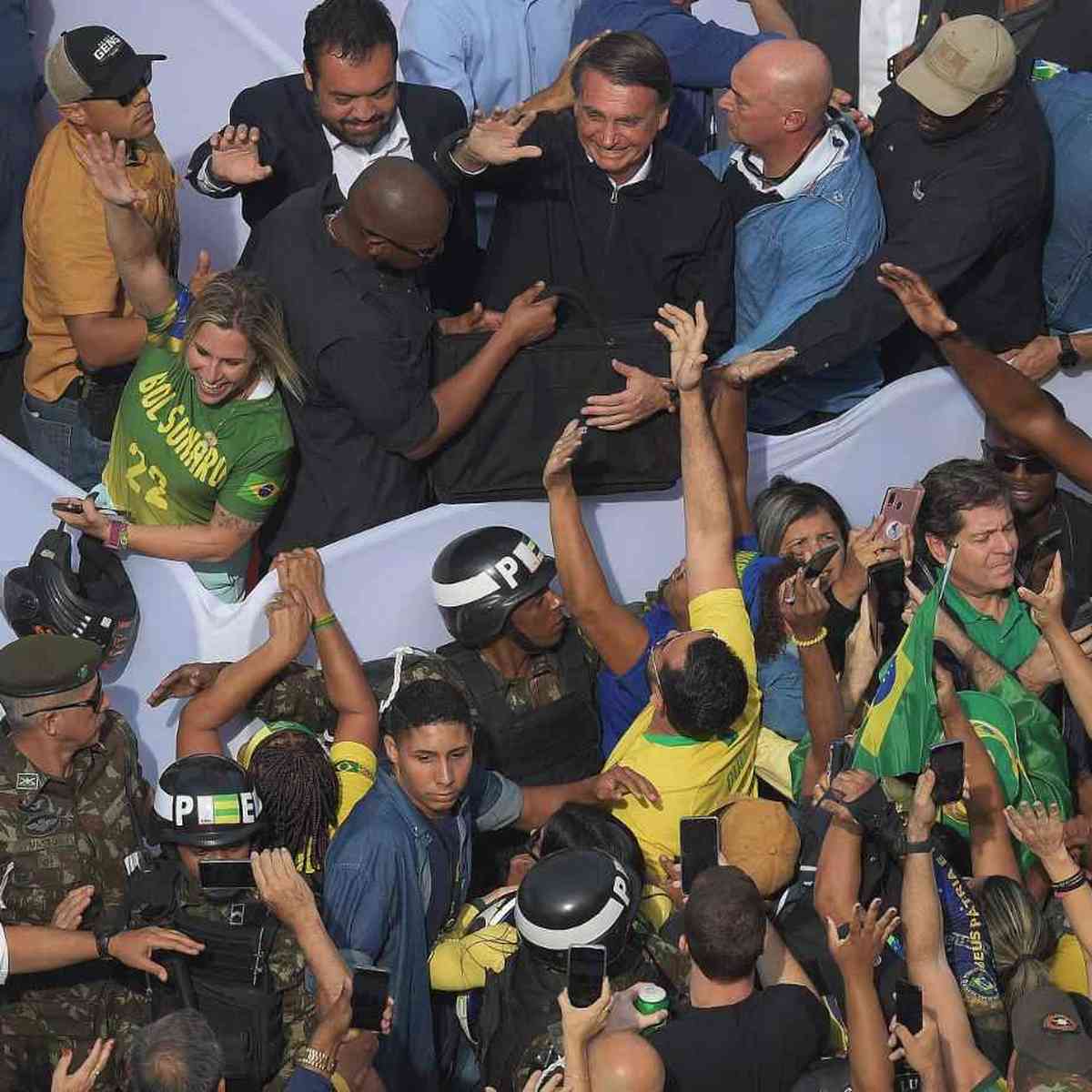 São João vira palco de campanha e inclui tour de Bolsonaro - 23/06
