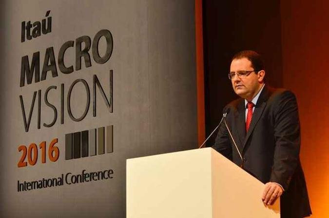 O ministro da Fazenda, Nelson Barbosa, durante evento Ita Macro Vision, defendeu que mesmo na atual situao de 'impasse poltico', as iniciativas econmicas no podem ficar paralisadas(foto: Rovena Rosa/Agncia Brasil)