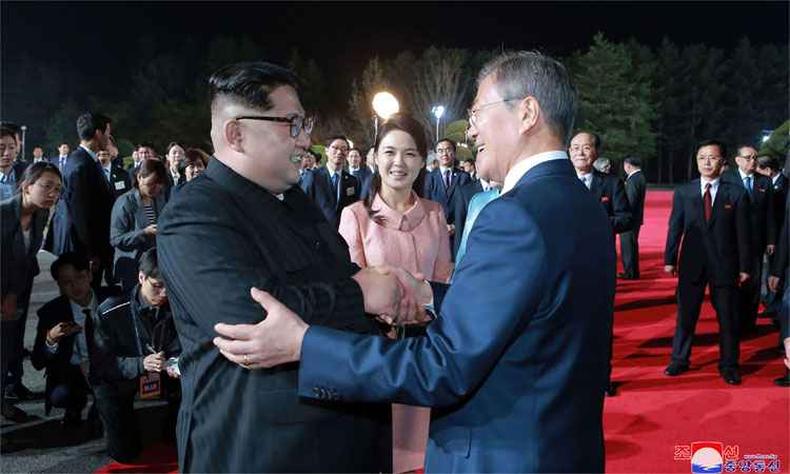 (foto: AFP PHOTO/KCNA VIA KNS) (foto: AFP PHOTO/KCNA VIA KNS)