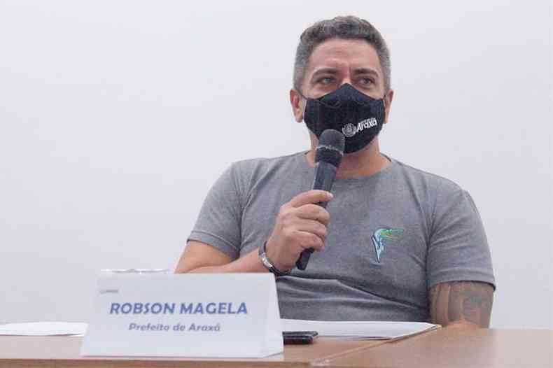 Prefeito de Arax, Robson Magela cobrou mais agilidade no processo de vacinao por idade no municpio(foto: Prefeitura de Arax / Divulgao)