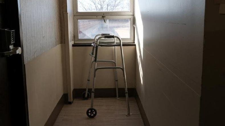 Relat�rio apontou que o governo estadual havia reportado um n�mero de mortes por covid-19 em lares de idosos cerca de 40% menor do que o real(foto: REUTERS/Yuki Iwamura)