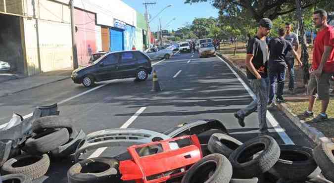 Desde segunda-feira, comerciantes fizeram protestos na avenida(foto: Paulo Filgueiras/EM/D.A Press )