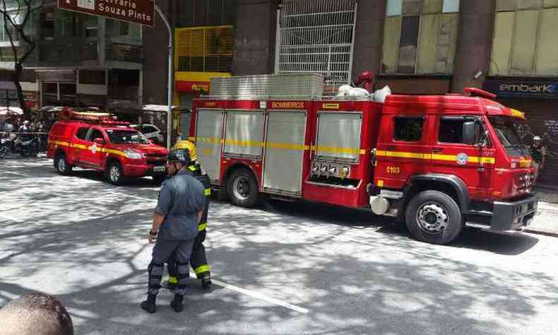 O incndio foi em um prdio localizado no Centro de Belo Horizonte(foto: Edesio Ferreira/EM/D.A.Press)