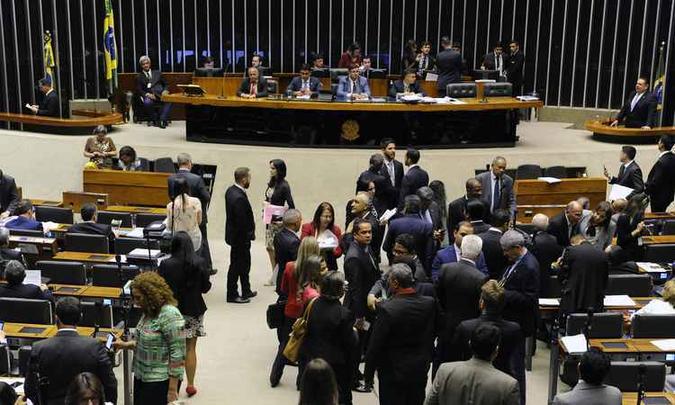 A maior parte dos deputados e senadores vai tentar a reeleição e leva vantagem sobre os novatos(foto: Luiz Macedo / Câmara dos Deputados) A maior parte dos deputados e senadores vai tentar a reeleição e leva vantagem sobre os novatos(foto: Luiz Macedo / Câmara dos Deputados)