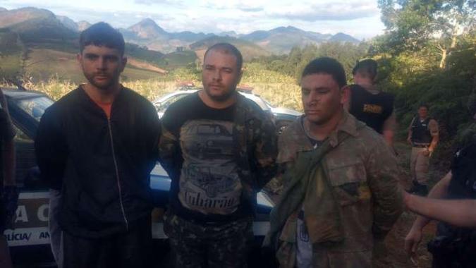 Três dos assaltantes foram presos horas depois dos assassinatos do cabo e do vigia(foto: PMMG/Divulgação) Três dos assaltantes foram presos horas depois dos assassinatos do cabo e do vigia(foto: PMMG/Divulgação)