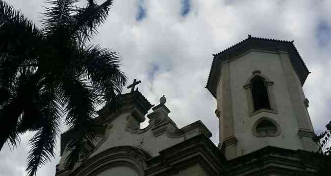 A previso  de cu parcialmente nublado durante o dia. Na foto, Igreja de Santa Teresa. (foto: Jair Amaral/EM)