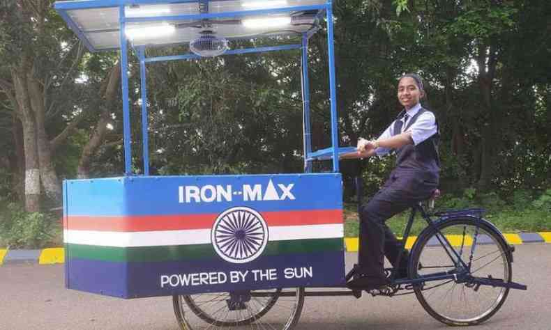 Vinisha Umashankar e bicicleta com ferro de passar embutido que se sustenta por energia solar 
