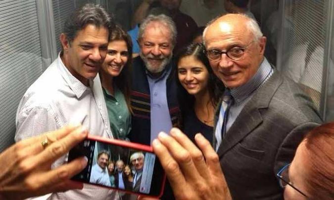 Haddad ao lado de Lula e Suplicy no Sindicato dos Metalúrgicos do ABC, na última sexta-feira (foto: Facebook/Reprodução) Haddad ao lado de Lula e Suplicy no Sindicato dos Metalúrgicos do ABC, na última sexta-feira (foto: Facebook/Reprodução)