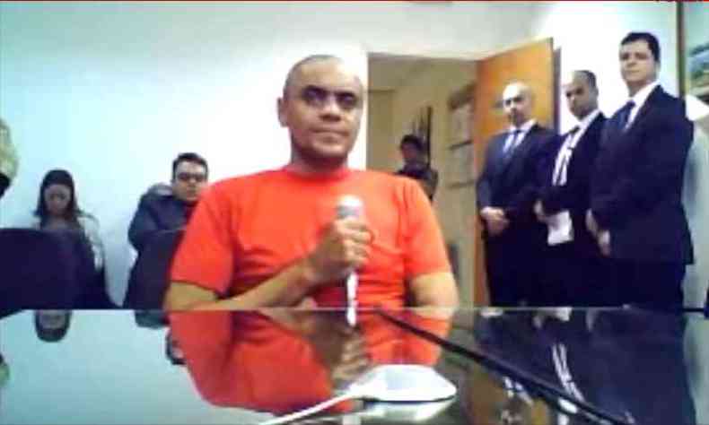 A acusao pode resultar em at 20 anos de deteno para Adlio Bispo de Oliveira(foto: Reproduo)