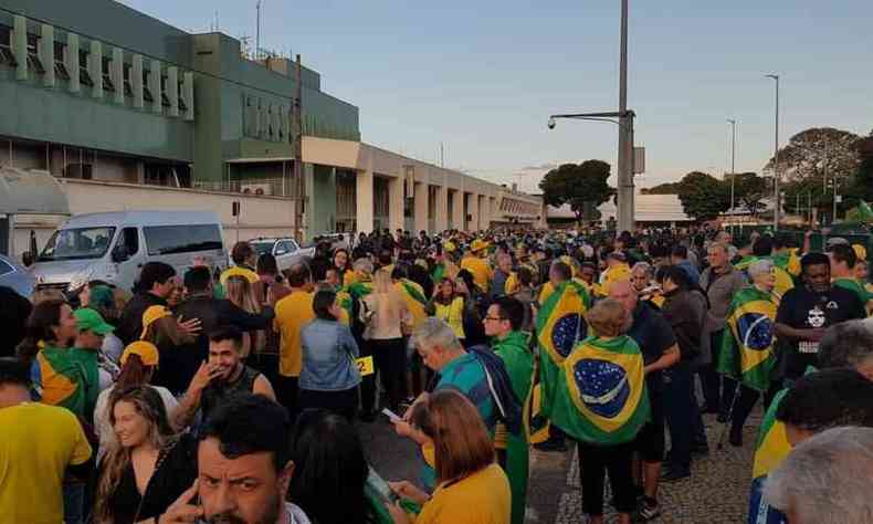 Apoiadores de Bolsonaro estão na Pampulha