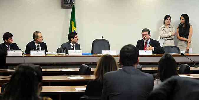 Audincia pblica discutiu regime de contrataes realizados pela Petrobras nos ltimos anos(foto: Gabriela Korossy/Camara dos Deputados )