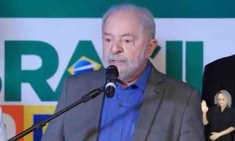 Na foto, Lula fala em microfone na cerimnia desta sexta-feira (9/12), no CCBB, sede do governo de transio