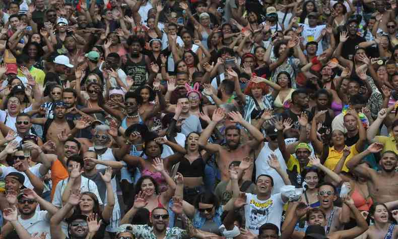 Banda Mole voltou s ruas de Belo Horizonte com 10 horas de festa e cerca de 50 mil folies.