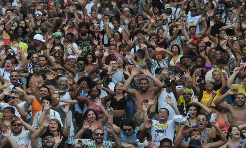 Banda Mole voltou s ruas de Belo Horizonte com 10 horas de festa e cerca de 50 mil folies.