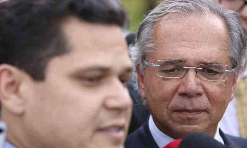 Paulo Guedes e Davi Alcolumbre, presidente do Senado: congressistas sabem do perigo de o sistema previdencirio quebrar o pas (foto: Fabio Rodrigues Pozzebom/Agncia Brasil)