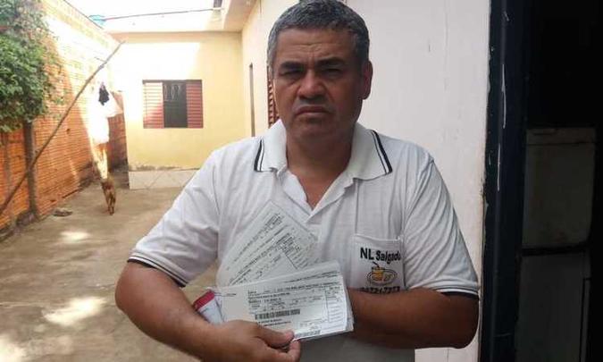 Leonardo mostra talão de dívidas e diz que repercussão Leonardo mostra talão de dívidas e diz que repercussão