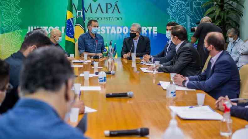 Representantes do governo do Amap foram a Braslia discutir solues com membros do governo federal(foto: Maksuel Martins/Secom)