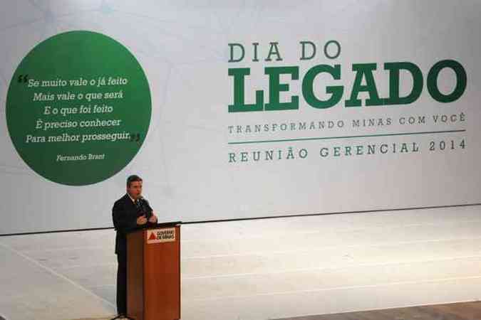 Anastasia participou nesta sexta-feira de reunio com o secretariado e demais colaboradores de 1 e 2 esclaes (foto: Jair Amaral/EM/D.A Press)