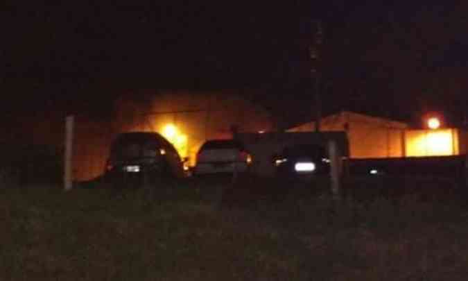 Detentos do Presdio Jos Martins Drummond atearam fogo em colches e cobertores nessa sexta-feira(foto: Divulgao/PMMG)