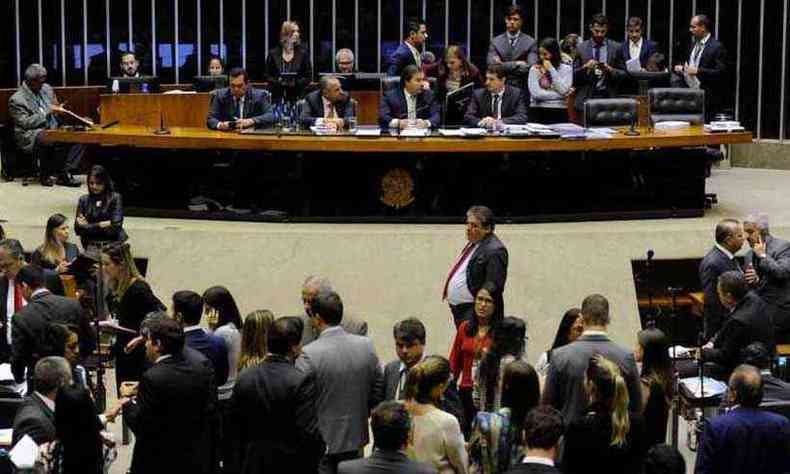 Ao contrrio de Lula e FHC, Bolsonaro ter de definir sua base parlamentar na tramitao de propostas (foto: Luis Macedo/Cmara dos Deputados)