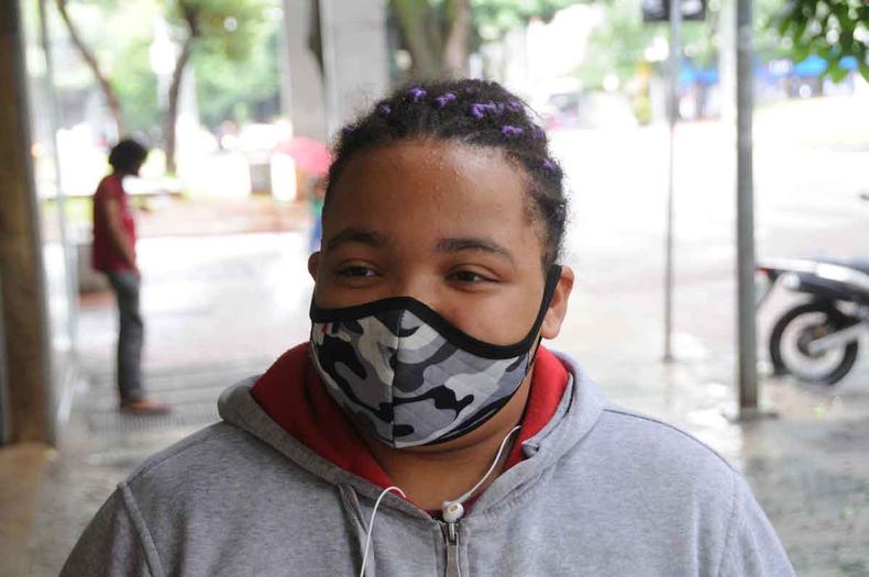 Rafaela est cursando o ensino mdio,  solteira e mora no Bairro Nova Vista 