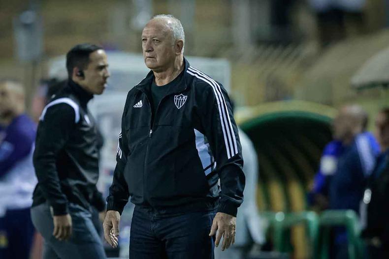 Luiz Felipe Scolari orientou jogadores, fez substituies e deu primeira mostra do trabalho  frente do Galo