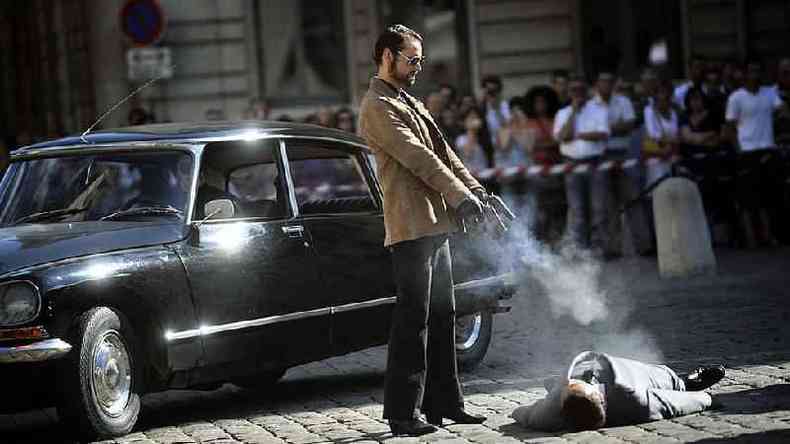 Gravao do filme francs 'Les Lyonnais', 2010, em cena em que homem atira contra outro