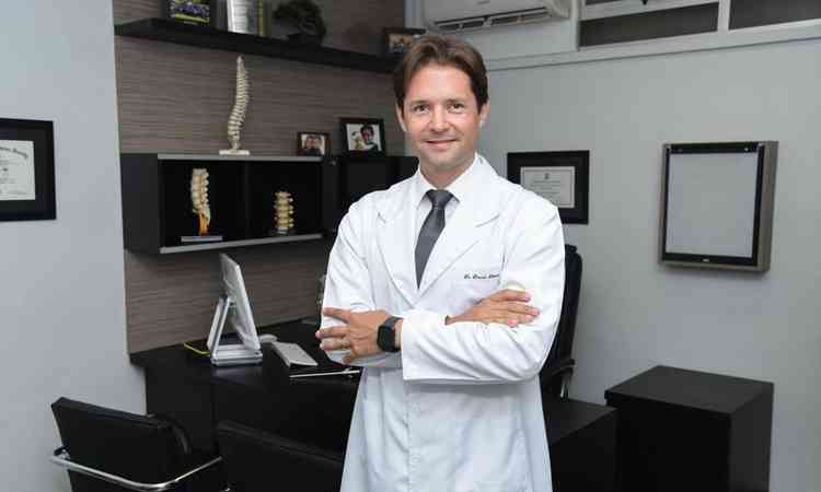 Daniel Oliveira, ortopedista especializado em coluna vertebral e diretor do Ncleo de Ortopedia e Traumatologia de Belo Horizonte (NOT)
 