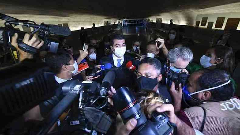 Luis Miranda chegando para depor na CPI; ele disse ter levado denncias ao presidente Jair Bolsonaro(foto: Ag Senado)
