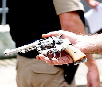 Uma arma foi apreendida com os suspeitos(foto: Beto Novaes/EM/D.A.Press)