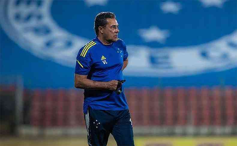 Desde a contratao de Vanderlei Luxemburgo, Cruzeiro ganhou seis partidas, empatou oito e perdeu duas